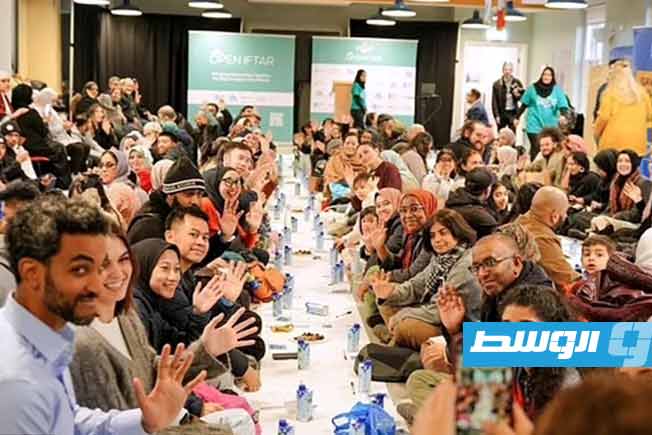 من أجواء حفل الإفطار المفتوح بقاعة سانت جورج لتناول الإفطار في شهر رمضان. (بي بي سي)