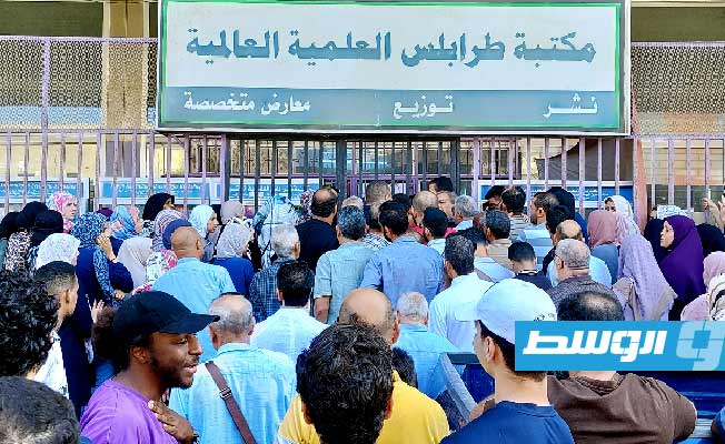 إقبال على معرض الكتاب بمكتبة طرابلس العامة، في 7 أكتوبر 2023. (صفحة المكتبة على فيسبوك)