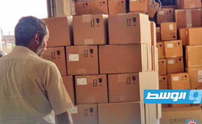 إدارة الطوارئ الصحية بديوان المنطقة الشرقية تتسلم تجهيزات خاصة بمختبرات «كوفيد- 19»، 22 سبتمبر 2021. (وزارة الصحة)