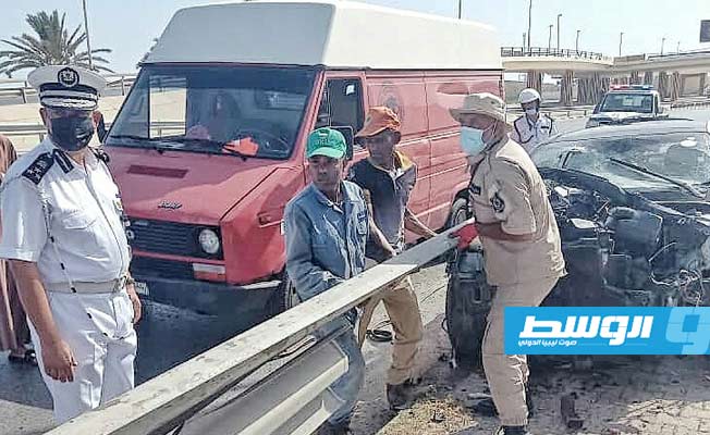 حطام السيارة عقب الحادث في طريق الشط، 9 أغسطس 2021. (مديرية أمن طرابلس)