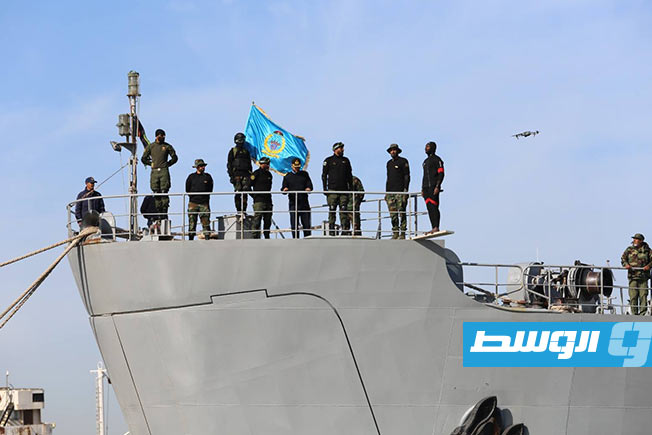 جانب من محاكاة لعملية تفتيش بحرية خلال حفل تخريج دفعتين بالقوات الخاصة البحرية في قاعدة طرابلس، الخميس 13 فبراير 2025 (رئاسة الأركان العامة)