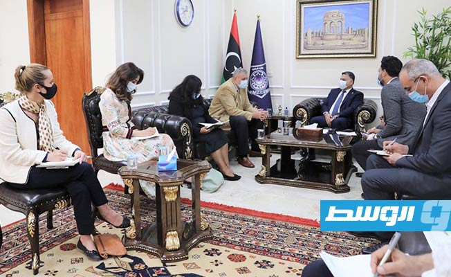 لقاء وزير الداخلية مع المبعوث الأممي والوفد المرافق له. (وزارة الداخلية)