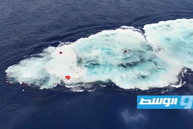 لقطة مثبتة للحظات استهداف وإغراق السفينة «ماجيك سيز» في البحر الأحمر. (الإنترنت)