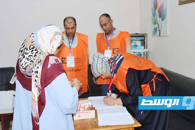 من عمليات توزيع بطاقات الناخبين للمجموعة الثانية من الانتخابات البلدية، 29 يونيو 2025. (المفوضية الوطنية العليا للانتخابات)