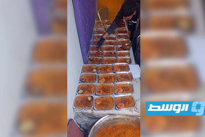 توزيع وجبات إفطار في طرابلس. (المتطوعون)