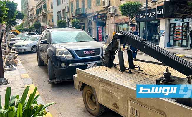 حملة لإزالة السيارات المركونة عشوائيًا في طرابلس، 11 ديسمبر 2024. (أمن طرابلس)