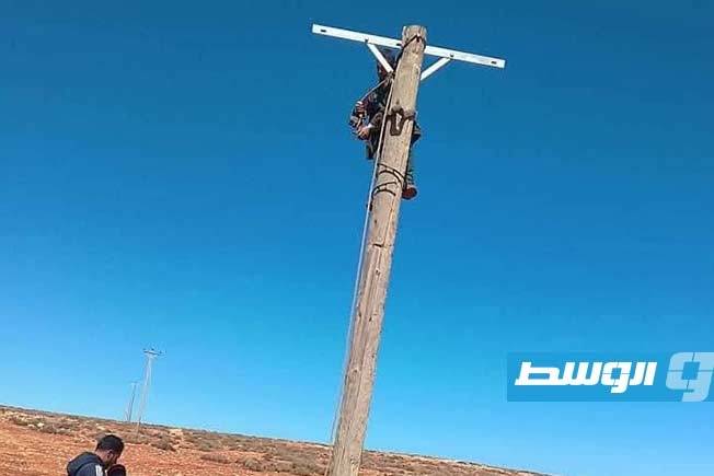 إجراء صيانة على شبكة الكهرباء في درنة، 20 فبراير 2026. (وزارة الكهرباء)
