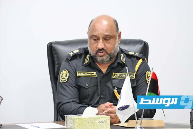 اجتماع بمقر وزارة الحكم المحلي بالحكومة المكلفة من مجلس النواب لمناقشة ظاهرة الكلاب الضالة، 3 يناير 2025. (رئاسة الحرس البلدي)