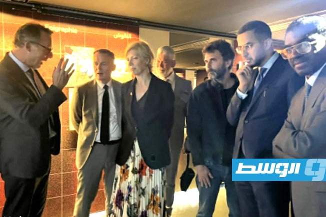 مجموعة من المشاركين في احتفالية البعثة الفرنسية على مرور 50 عاما لتواجدها في ليبيا، 15 مايو 2026. (بوابة الوسط)
