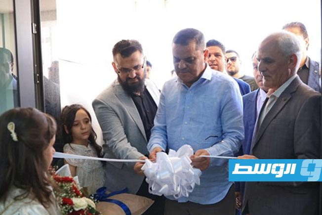 الدبيبة خلال افتتاح أقسام طبية جديدة بمركز مصراتة الطبي، 12 يوليو 2025 (منصة حكومتنا)