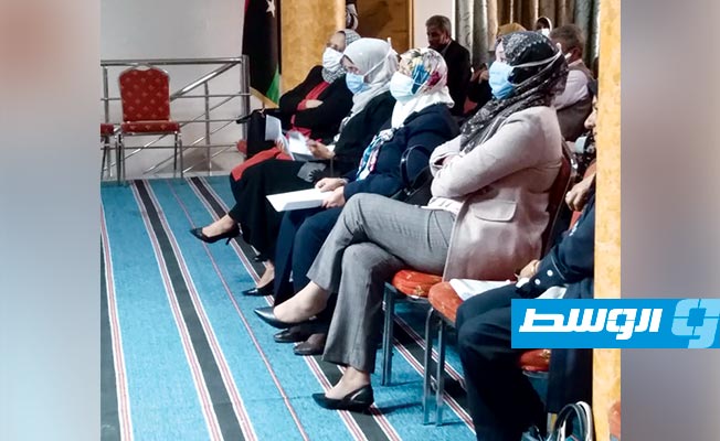 جانب من حضور حفل التوقيع (بوابة الوسط)