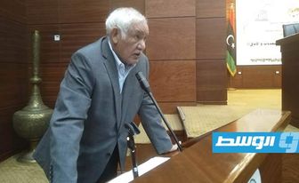 الدكتور الطيب البهلول يلقى كلمة اللجنة العلمية للمؤتمر