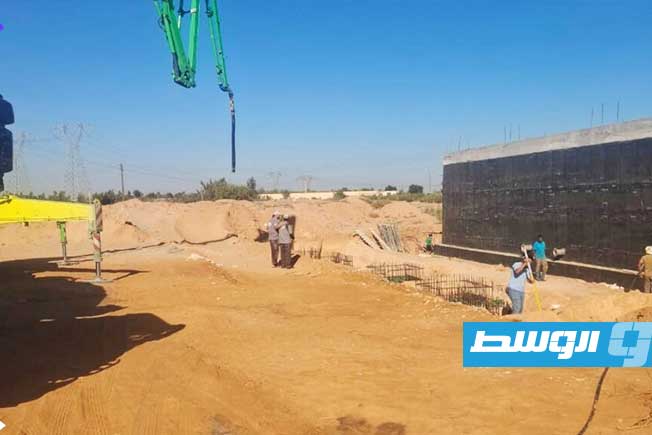 جانب من إنشاءات خزان مياه بمنطقة السني في بلدية الزاوية الغرب، 21 سبتمبر 2025 (جهاز تنفيذ مشروعات الإسكان والمرافق)
