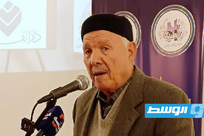 القائد الكشفي الطاهر التومي خلال فعالية احتفال «اللمة الطيبة» بالذكرى الـ32 لتأسيس دار الفنون. (بوابة الوسط)