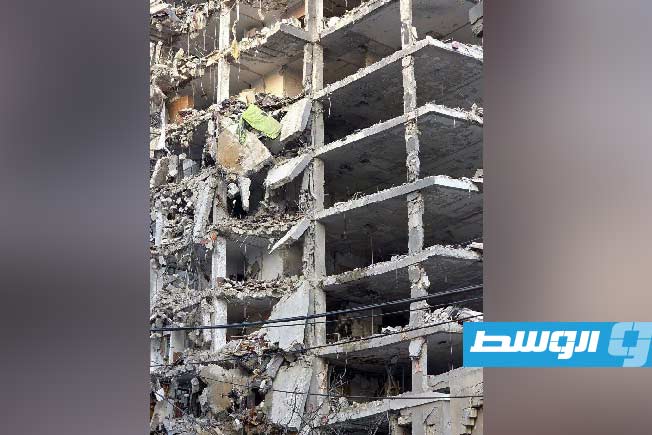 آثار القصف الإيراني على بات يام قرب تل أبيب. (الإنترنت)