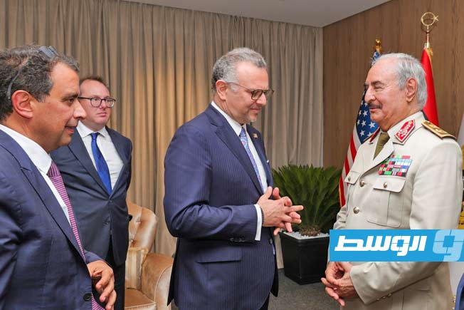لقاء حفتر ومستشار الرئيس الأميركي في بنغازي، الخميس 24 يوليو 2025. (القيادة العامة)