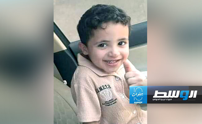 الطفل سالم منذر السعيطي الذي افترسه أسد في مزرعة والده الواقعة شرق مدينة أجدابيا. (الإننرنت)