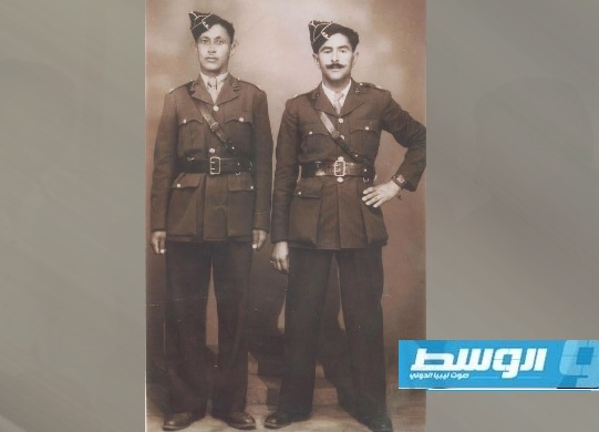 من اليسار محمد أحمد قداف الدم بالجيش السنوسي مع أحد رفاقه