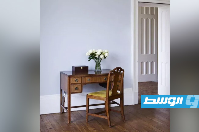 لون «سويس كوفي» من الدرجات المناسبة لتصميم غرفة المعيشة. (موقع ريل سيمبل)