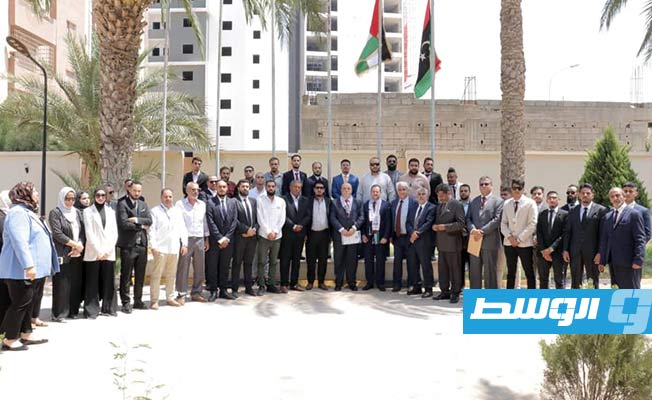 رفع علم فلسطين بمبنى وزارة الخارجية في بنغازي. الإثنين 28 أغسطس 2023. (وزارة الخارجية بالحكومة المكلفة من مجلس النواب)