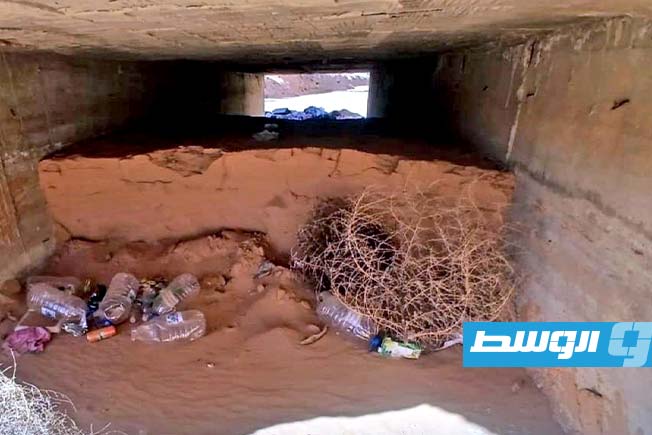 جولة للفريق المكلف بمتابعة جريان المياه في مجاري الأودية والسدود بالمنطقة الغربية في قصر بن غشير، 8 يناير 2026 (وزارة الموارد المائية)