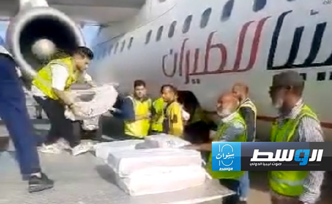 تجهيز شحنة سيولة نقدية مخصصة لفروع المصرف التجاري الوطني في المنطقة الشرقية، 28 أكتوبر 2024. (بوابة الوسط)