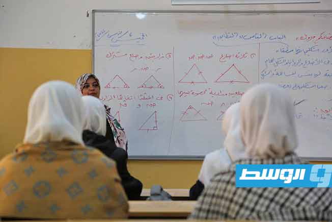أداء الامتحانات النصفية للفصل الدراسي الثاني لسنوات النقل، 6 مارس 2025. (وزارة التعليم)