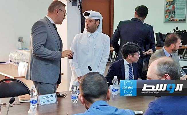 سفير قطر متحدثا إلى القائم بالأعمال الروسي في ليبيا إلدار يافروف، الأحد 18 أغسطس 2024. (السفارة الروسية في ليبيا)