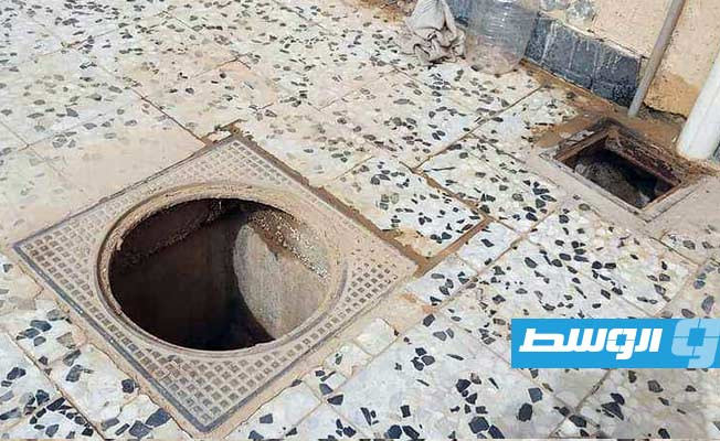 سرقة أغطية الصرف الصحي من مدرسة عبدالنبي بالخير في بني وليد. (الإنترنت)