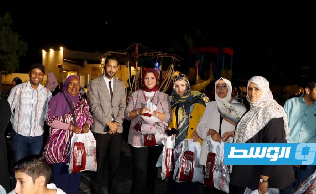 فعالية ثقافية في قرية الريقاتة بطرابلس للتخفيف عن معاناتهم وتقديم الدعم النفسي لهم. أكتوبر 2023. (صفحة الوزارة على فيسبوك)