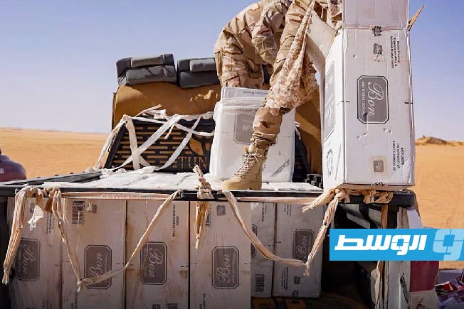 كتيبة «سبل السلام» التابعة لقوات القيادة العامة تعدم كميات من التبغ عند الحدود مع السودان، 14 يونيو 2025 (شعبة الإعلام الحربي - فيسبوك)