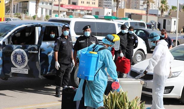 قوة «العمليات الخاصة» التابعة لوزارة الداخلية بحكومة الوفاق تؤمن وصول عالقين إلى فندق باب البحر، 26 يونيو 2020. (داخلية الوفاق)
