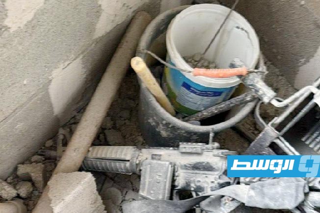 أسلحة قال الاحتلال إنها كانت بحوزة المقاوم الفلسطيني سلطان نضال عبد العزيز، قبل اغتياله. (شبكة قدس)