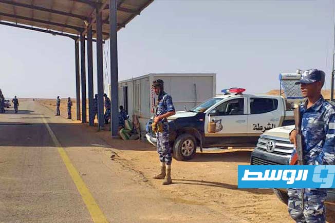 تعزيز التمركزات الأمنية والدوريات في الطرق الصحراوية بالقريات، 19 فبراير 2025. (وزارة الداخلية)