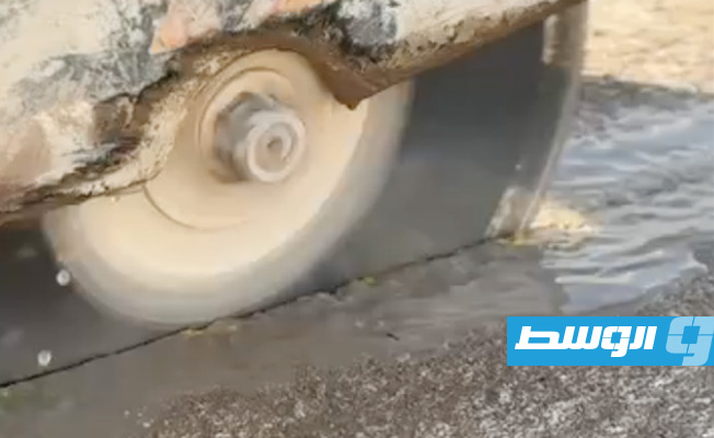 من أعمال توسعة شارع دبي في سرت (لقطة مثبتة من فيديو: جهاز تنفيذ مشروعات الإسكان)