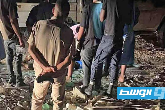 صورة متداولة قيل إنها للسيارة العسكرية المحترقة التي عثر بداخلها على جثامين الجنود الثلاثة. (فيسبوك)