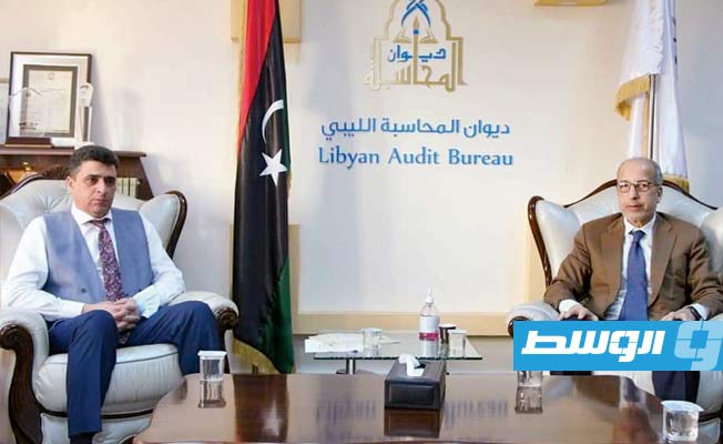 محافظ مصر ليبيا المركزي الصديق الكبير ورئيس ديوان المحاسبة خالد شكشك, 9 مارس 2021.(ديوان المحاسبة(
