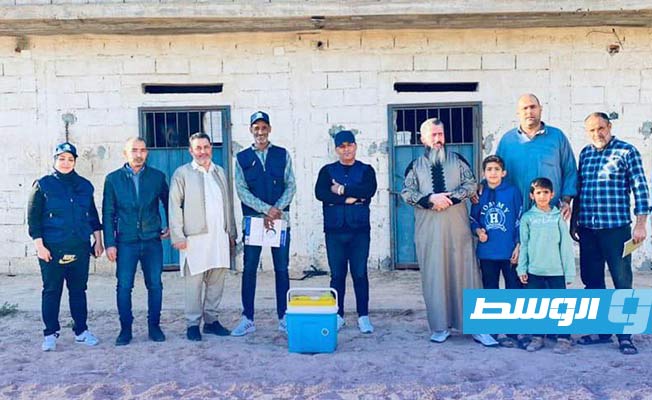 مشاركون في حملة تحصين الخيول من الأمراض (المركز الوطني للصحة الحيوانية)
