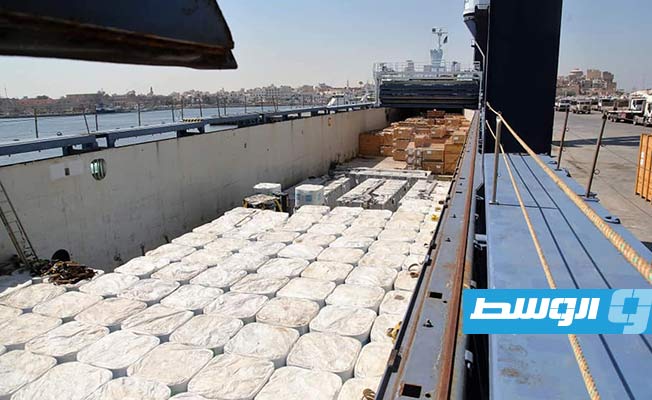 المحولات والمعدات الخاصة بمشروع محطة كهرباء طرابلس الاستعجالي بالميناء البحري. (الشركة العامة للكهرباء)