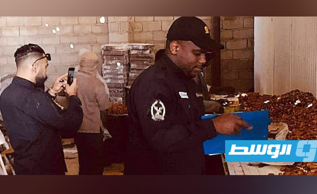 أفراد الحرس البلدي خلال تفقدهم المبرد