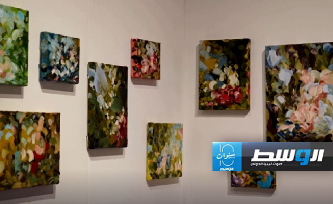 بعض اللوحات ضمن معرض «المرأة في الفن» في مول غاليريز بلندن. (رويترز)