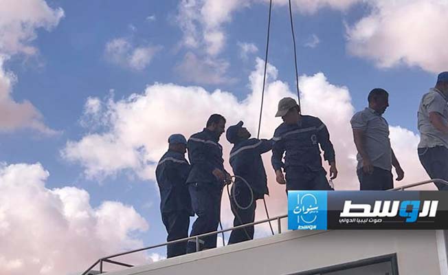 من أعمال الصيانة على دائرة كهرباء سرت - البريقة، 25 أكتوبر 2024. (شركة الكهرباء)