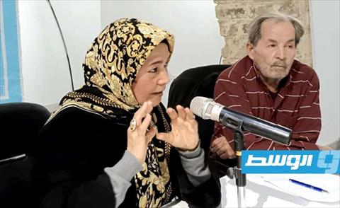 الشاعرة حواء القمودي خلال حديثها في الأمسية، 10 ديسمبر 2024. (الإنترنت)