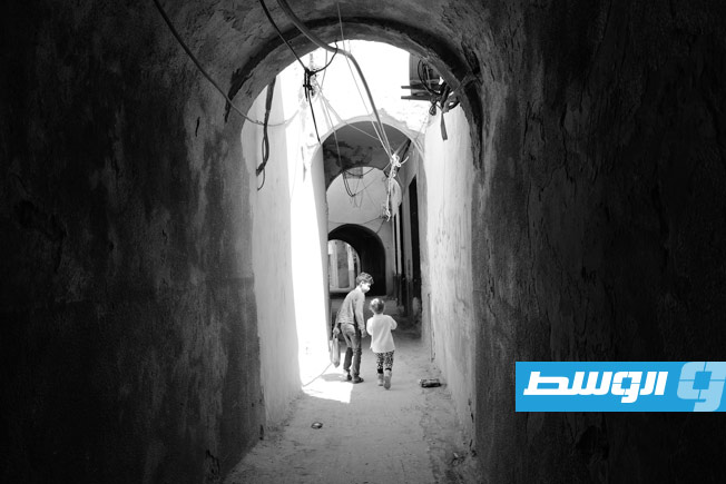 صورة من البوم الابيض و الاسود لساسي حريب (فيسبوك)