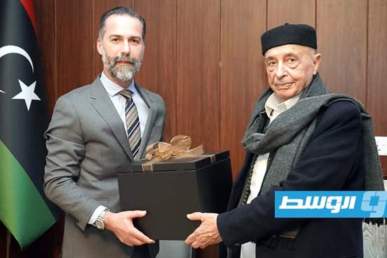 لقاء عقيلة مع السفير التركي لدى ليبيا غوفين بيجيتش في مدينة القبة، الإثنين 13 يناير 2025. (مجلس النواب) .