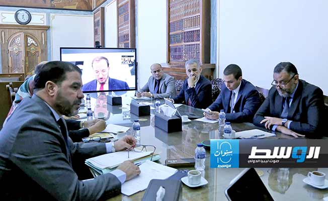 جانب من اجتماع لمحافظ مصرف ليبيا المركزي لمناقشة تذليل التحديات التي تواجه خدمات الدفع الإلكتروني، الأربعاء 6 نوفمبر 2024 (صفحة المصرف على فيسبوك)