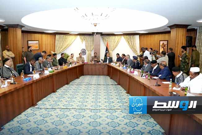 من اجتماع بلقاسم حفتر وأسامة حماد مع عمداء بلديات مدن الجنوب الليبي، 15 أبريل 2024. (حكومة حماد)