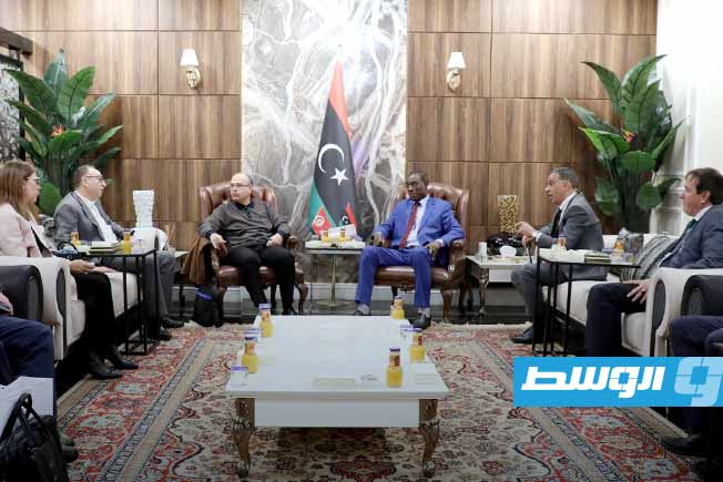 مراسم استقبال مدير عام الديوانة التونسية والوفد المرافق له بمطار معيتيقة، الأحد 13 أبريل 2025. (مصلحة الجمارك الليبية)
