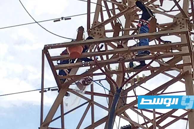 إصلاح محطة كهرباء الإذاعة في البيضاء. (الشركة العامة للكهرباء)