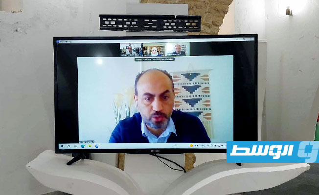 د. صالح أبوالخير عبر تقنية «زووم». (بوابة الوسط)